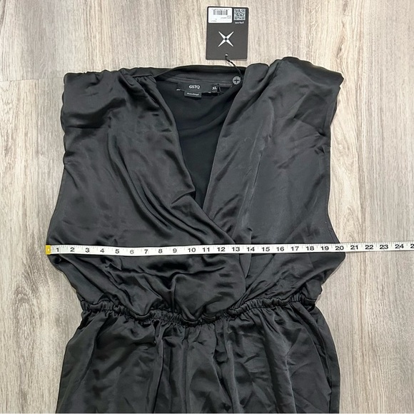 NWT GSTQ Black Satin Jumpsuit Sleeveless V Neck Ruched Ankle Crop Size XL - Picture 3 of 8